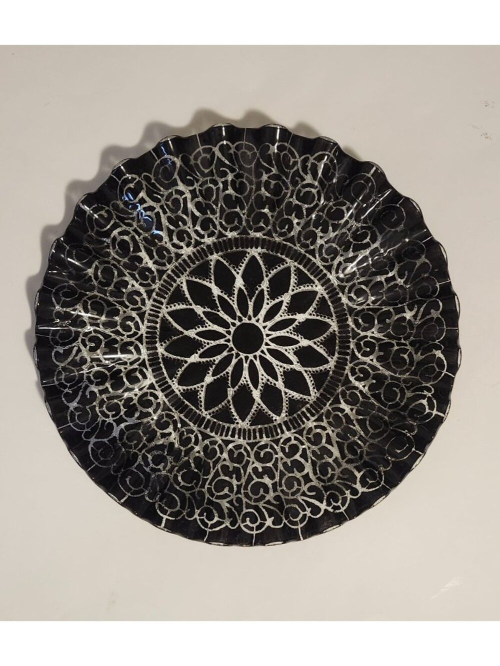 Black Embassy pattern on 12″ Scallop Cake plate Fluted edges Sydenstricker glass